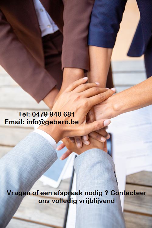 Een team met de handen op elkaar met het telefoonnummer en email zichtbaar